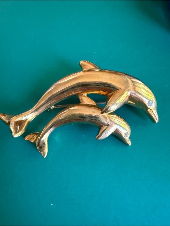 Krementz Jewelry - Vintage Krementz mother and baby dolphins gold brooch with rhinestone eyes